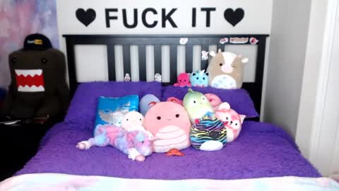 Mackenzie Wolfe online show from October 30, 4:35 am