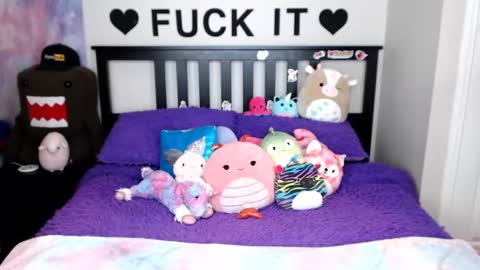 Mackenzie Wolfe online show from November 17, 6:16 am