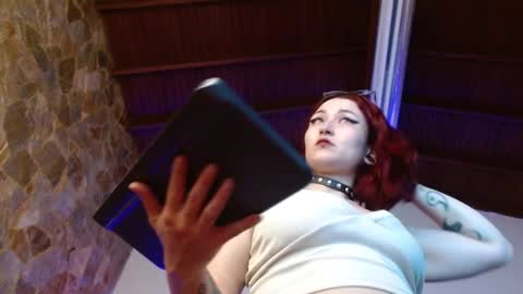 Snapshot of madame_ibby chatting on October 22, 1:35 pm madame ibby online show from October 22, 1:35 pm