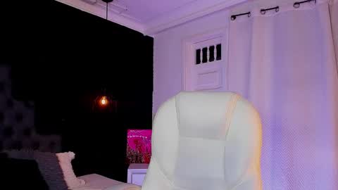Snapshot of madame_lilith chatting on September 21, 11:25 am madame lilith online show from September 21, 11:25 am