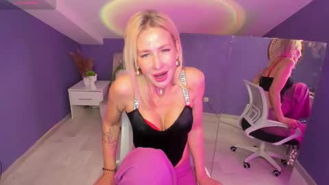 Evelyn online show from October 9, 6:30 am