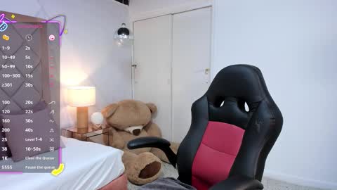 Maddie Grey online show from October 17, 6:01 pm