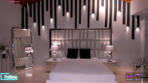 Maddy Owens online show from February 9, 11:47 am