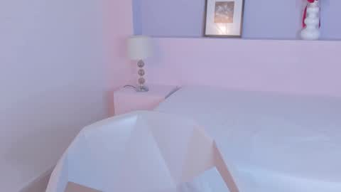 M A D D Y Z O E  online show from February 20, 12:04 pm