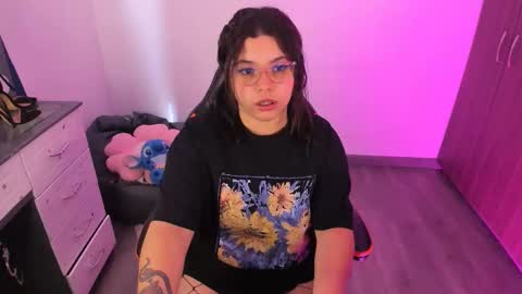 Snapshot of madelaine_taylor chatting on October 18, 2:32 pm madelaine_taylor online show from October 18, 2:32 pm