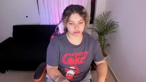 Snapshot of madelaine_taylor chatting on January 14, 11:42 am madelaine_taylor online show from January 14, 11:42 am