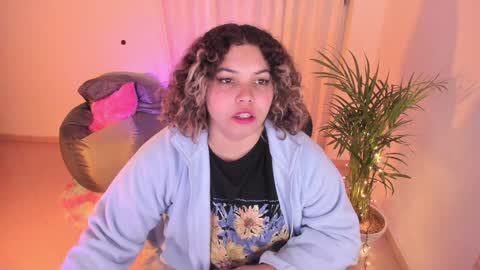 Snapshot of madelaine_taylor chatting on January 24, 2:39 am madelaine_taylor online show from January 24, 2:39 am