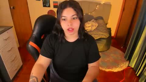 Snapshot of madelaine_taylor chatting on September 12, 11:23 am madelaine_taylor online show from September 12, 11:23 am