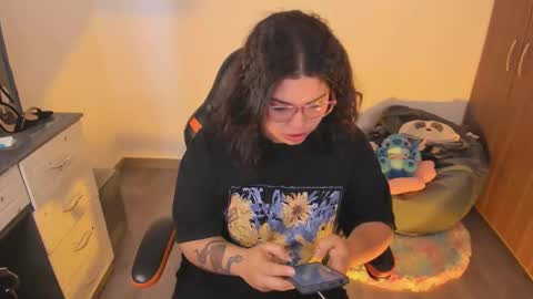 Snapshot of madelaine_taylor chatting on October 5, 4:03 pm madelaine_taylor online show from October 5, 4:03 pm