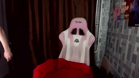 madelaines online show from April 13, 5:50 pm