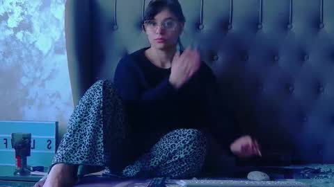 madelynvelure online show from March 26, 9:03 am