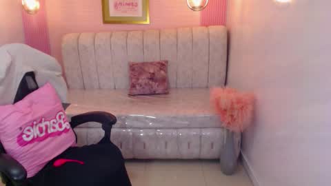 Madhison  online show from March 7, 9:48 pm