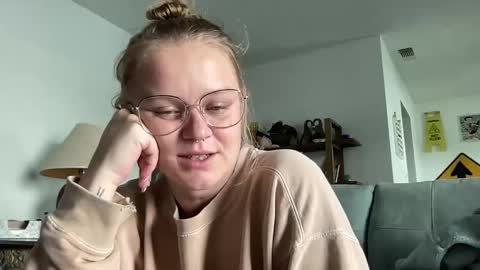 madlymads online show from December 19, 4:35 pm