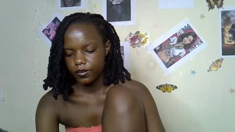 Maee online show from December 15, 8:49 pm