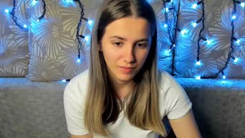 Snapshot of maggiecake chatting on October 23, 2:57 am Maggie online show from October 23, 2:57 am
