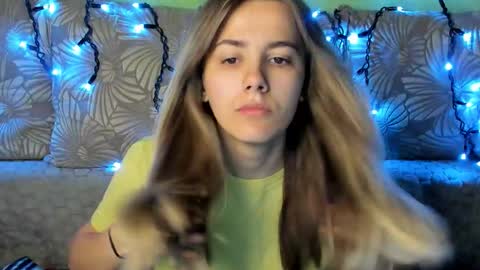 Maggie online show from November 3, 3:51 am