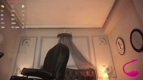   online show from November 7, 10:01 pm