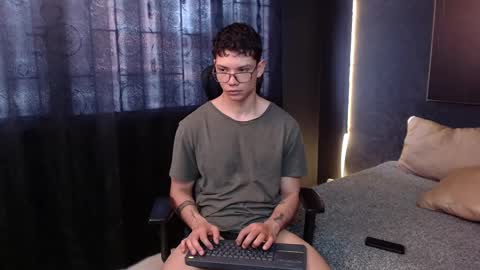 Damian Rivers online show from October 4, 8:17 pm