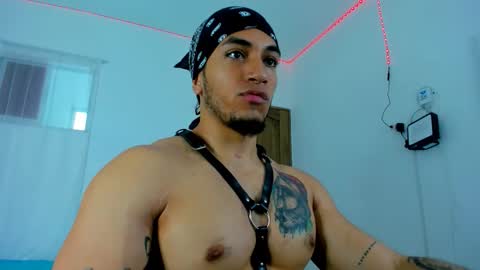 Snapshot of magic_mike_26 chatting on October 26, 3:44 pm Magic Mike online show from October 26, 3:44 pm