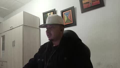 magic_milk23 online show from September 22, 2:37 am