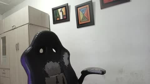 magic_milk23 online show from September 24, 3:46 am