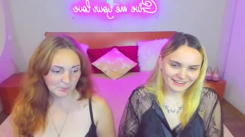 Snapshot of magiceyess chatting on October 18, 6:12 pm Lili and Bella online show from October 18, 6:12 pm