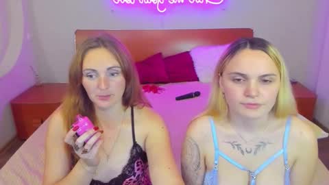 Snapshot of magiceyess chatting on October 10, 6:36 pm Lili and Bella online show from October 10, 6:36 pm