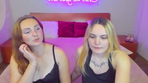 Snapshot of magiceyess chatting on October 11, 6:44 pm Lili and Bella online show from October 11, 6:44 pm