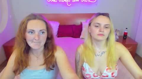 Snapshot of magiceyess chatting on October 4, 5:55 pm Lili and Bella online show from October 4, 5:55 pm