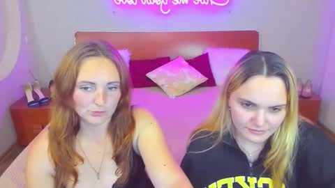 Snapshot of magiceyess chatting on October 12, 6:54 pm Lili and Bella online show from October 12, 6:54 pm