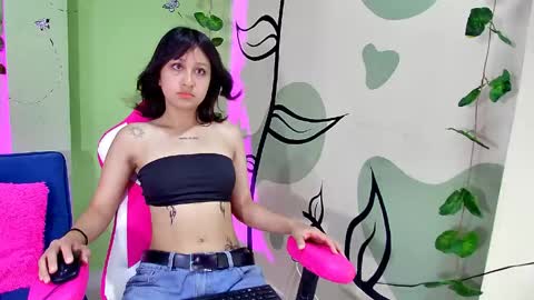 magie_rouse online show from May 1, 6:57 pm