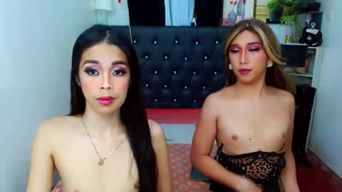 BELLA AND HANA online show from November 16, 2:30 pm