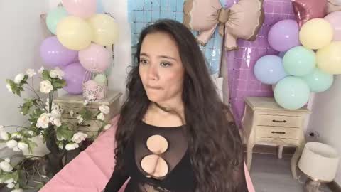maia_ross__ online show from March 30, 11:54 am