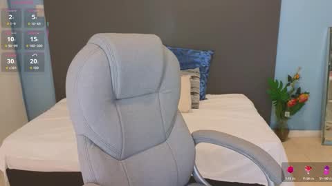 Maiaa Ruiz  online show from October 1, 2:49 pm