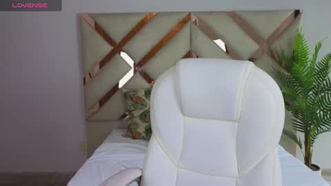 Maiaa Ruiz  online show from March 7, 1:40 pm