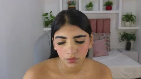 Maiaa Ruiz  online show from June 6, 1:28 pm