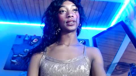 Snapshot of maidi_hot chatting on March 12, 11:33 pm Bella Maidi online show from March 12, 11:33 pm