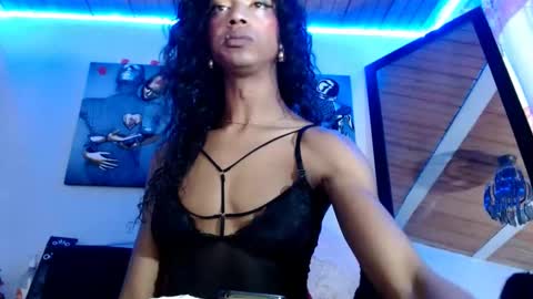 Snapshot of maidi_hot chatting on March 10, 4:46 pm Bella Maidi online show from March 10, 4:46 pm