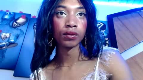 Snapshot of maidi_hot chatting on March 6, 7:54 pm Bella Maidi online show from March 6, 7:54 pm