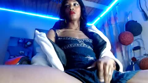 Snapshot of maidi_hot chatting on September 22, 11:25 am Bella Maidi online show from September 22, 11:25 am