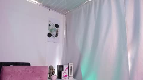 Mailyn online show from February 11, 4:44 pm