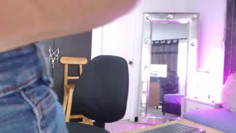 mailyn_gold online show from March 21, 11:59 am