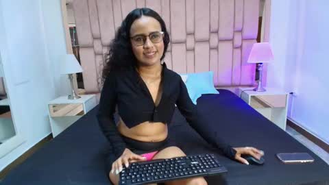 mailyntafur online show from March 24, 8:15 pm