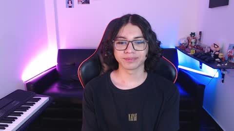 Snapshot of malik_harrison_ chatting on February 6, 5:09 pm Malik online show from February 6, 5:09 pm