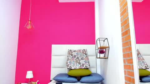 Melanie online show from December 4, 5:49 pm