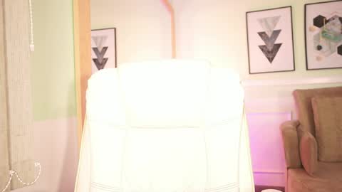 Mandy Collins online show from April 8, 11:35 am