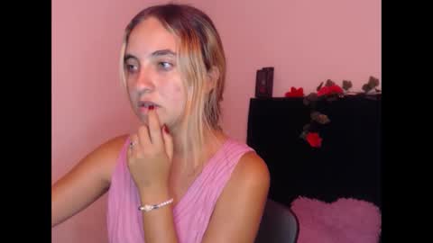 Snapshot of mandyy_petite chatting on October 14, 8:12 pm mandy sofi online show from October 14, 8:12 pm