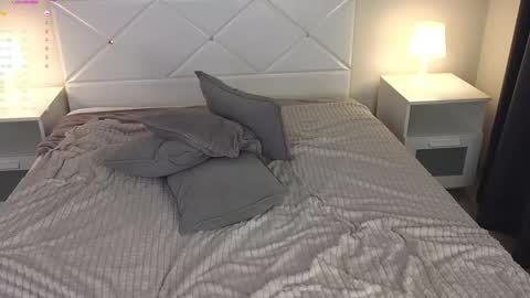 manic_pixie_ online show from February 26, 4:38 pm