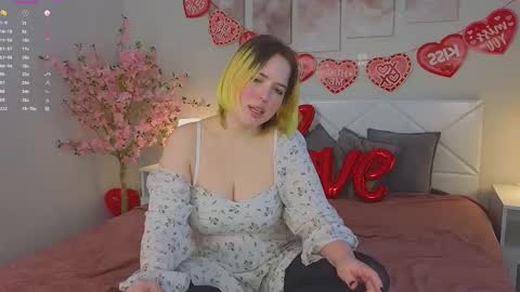 manic_pixie_ online show from February 13, 11:17 am