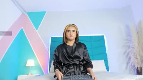 mara_winters_ online show from November 11, 12:07 pm